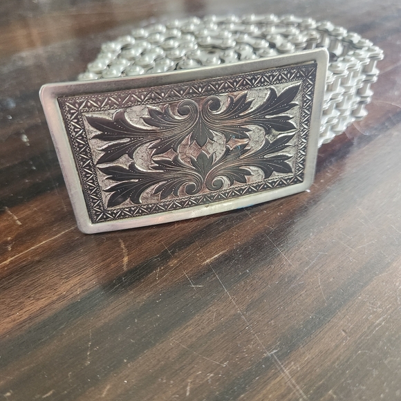 Intricately Designed Silver Belt - Picture 5 of 8